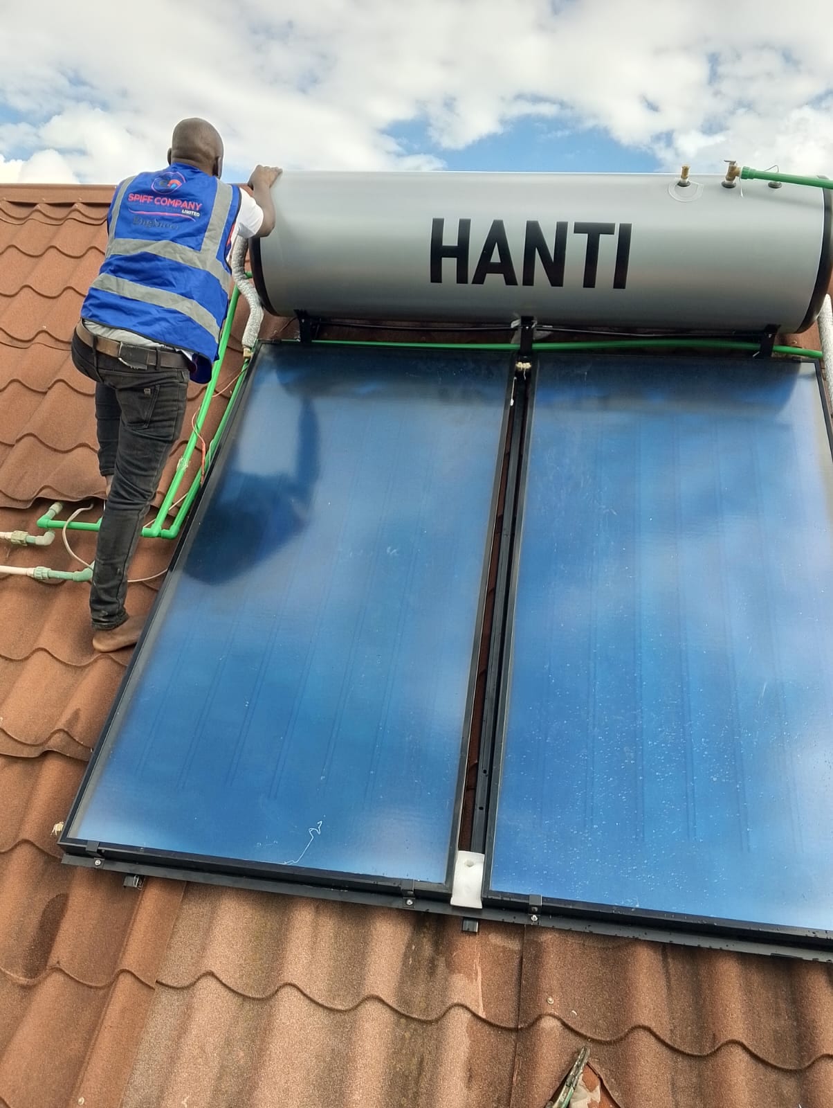 Sloar Water Heater Pressurized Flat Plate 300Ltrs